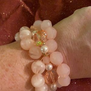 ❤️‍🔥4 for $20 Pink stretch bracelet.